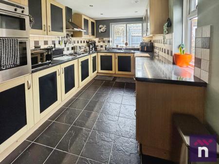 3 bedroom Semi-detached house for sale in Cannimore Close, Warminster, BA12