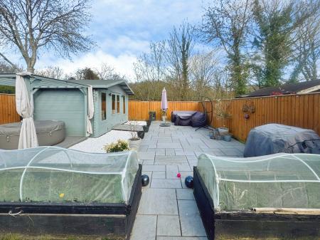 4 bedroom Semi-detached house for sale in Manor Gardens, Warminster, BA12