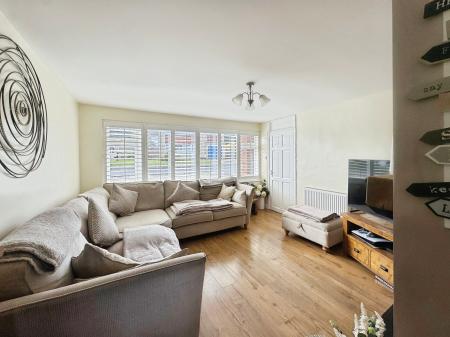 4 bedroom Semi-detached house for sale in Manor Gardens, Warminster, BA12