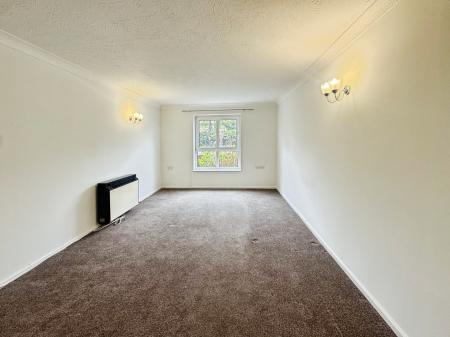 1 bedroom Flat for sale in Regal Court, Warminster, BA12