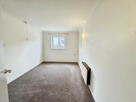 1 bedroom Flat for sale in Regal Court, Warminster, BA12