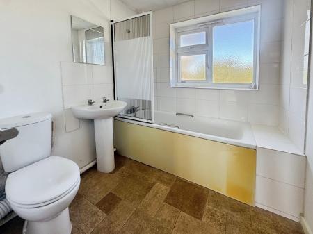 2 bedroom Flat for sale in West Parade, Warminster, BA12