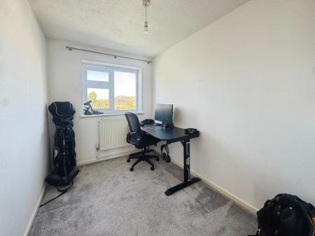 2 bedroom Flat for sale in West Parade, Warminster, BA12