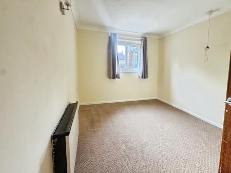 1 bedroom Flat for sale in Regal Court, Warminster, BA12