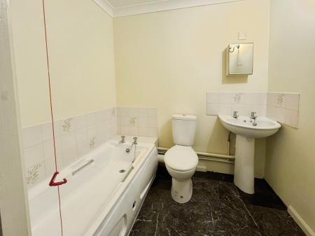 1 bedroom Flat for sale in Regal Court, Warminster, BA12