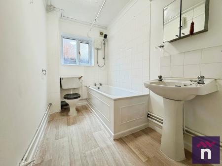 2 bedroom Flat to let in Buttons Yard, Warminster, BA12