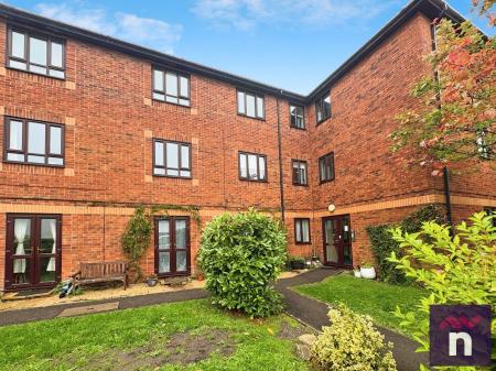 2 bedroom Flat to let in Buttons Yard, Warminster, BA12