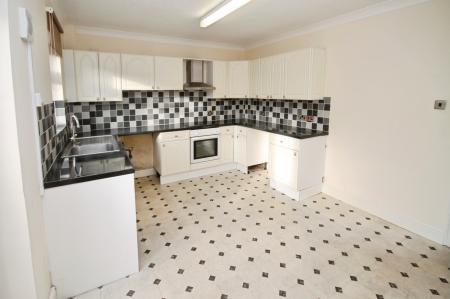3 bedroom Terraced House for sale in Foxley Close, Warminster, BA12