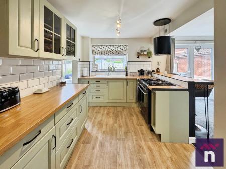 4 bedroom Detached house for sale in Hillbourne Close, Warminster, BA12