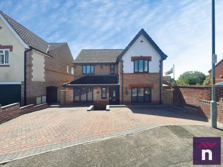 4 bedroom Detached house for sale in Hillbourne Close, Warminster, BA12