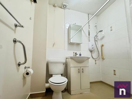 2 bedroom Bungalow for sale in Flers Court, Warminster, BA12