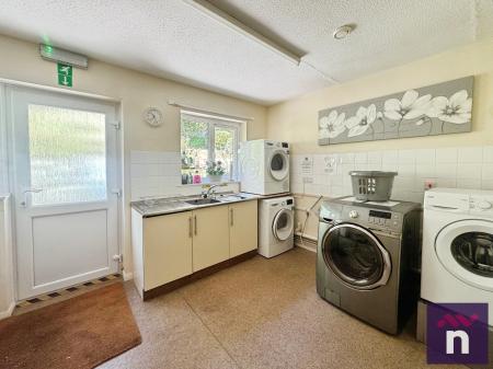 2 bedroom Bungalow for sale in Flers Court, Warminster, BA12