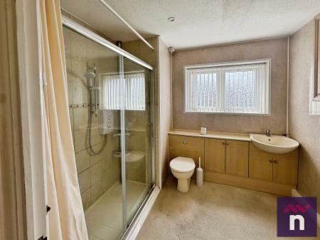 3 bedroom Bungalow for sale in Ebble Crescent, Warminster, BA12