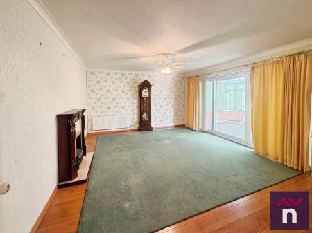 3 bedroom Bungalow for sale in Ebble Crescent, Warminster, BA12