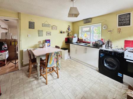 2 bedroom Terraced House for sale in East Street, Warminster, BA12