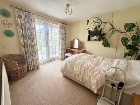 3 bedroom Detached house for sale in St Andrews Road, Warminster, BA12