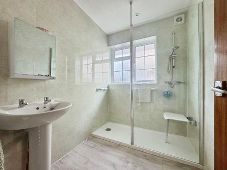 3 bedroom Detached house for sale in St Andrews Road, Warminster, BA12