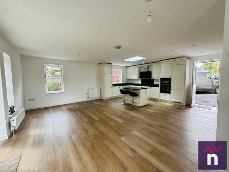 3 bedroom Semi-detached house for sale in Beckford Close, Warminster, BA12