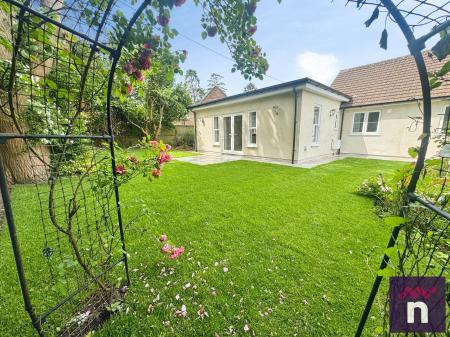 3 bedroom Semi-detached house for sale in Beckford Close, Warminster, BA12