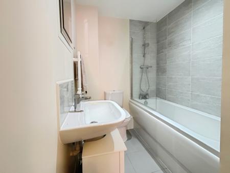 2 bedroom Flat to let in 36 Imber Road, Warminster, BA12