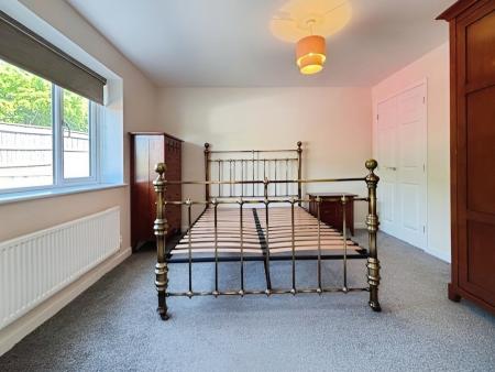 2 bedroom Flat to let in 36 Imber Road, Warminster, BA12
