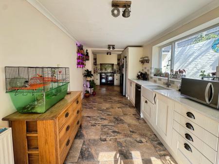 3 bedroom Semi-detached house for sale in Willow Crescent, Warminster, BA12