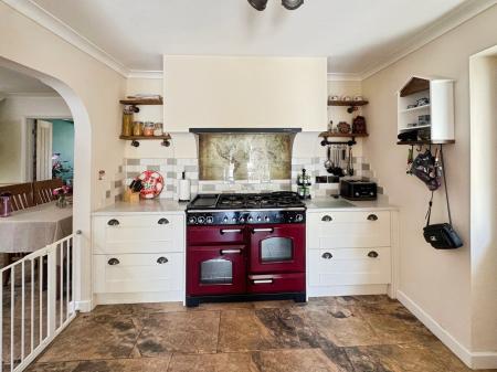 3 bedroom Semi-detached house for sale in Willow Crescent, Warminster, BA12