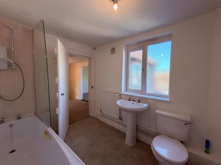 2 bedroom Flat to let in Market Place, Warminster, BA12