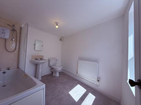 2 bedroom Flat to let in Market Place, Warminster, BA12
