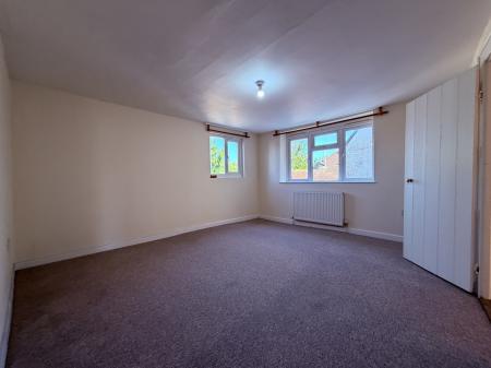 2 bedroom Flat to let in Market Place, Warminster, BA12