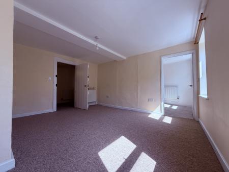 2 bedroom Flat to let in Market Place, Warminster, BA12