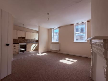 2 bedroom Flat to let in Market Place, Warminster, BA12