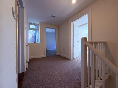 2 bedroom Flat to let in Market Place, Warminster, BA12
