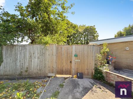 2 bedroom Bungalow for sale in Sambourne Chase, Warminster, BA12