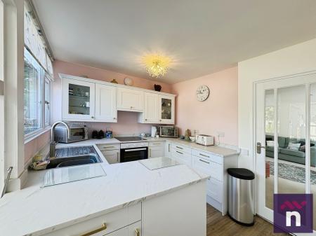 2 bedroom Bungalow for sale in Sambourne Chase, Warminster, BA12