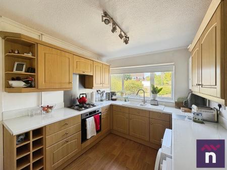 2 bedroom Bungalow for sale in Ebble Crescent, Warminster, BA12