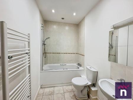 1 bedroom Flat to let in High Street, Warminster, BA12