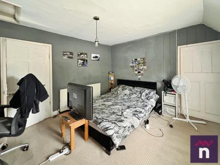 2 bedroom Semi-detached house for sale in Sambourne Road, Warminster, BA12