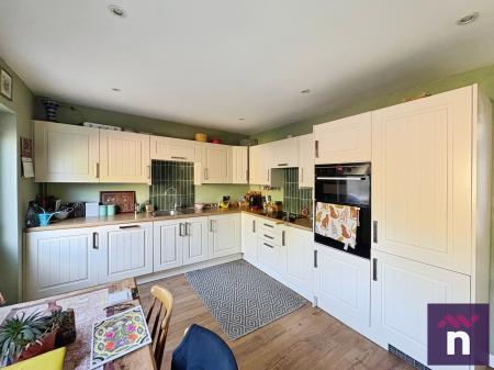 2 bedroom Terraced House for sale in Foxley Close, Warminster, BA12