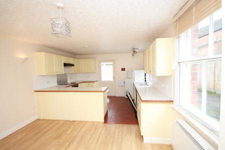 3 bedroom Terraced House to let in High Street, Codford, BA12