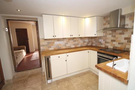 2 bedroom Terraced House to let in Victoria Road, Warminster, BA12