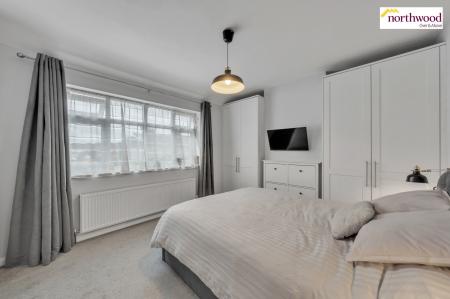 2 bedroom End of terrace house for sale in Briar Road, Watford, WD25
