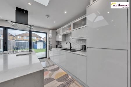 2 bedroom End of terrace house for sale in Briar Road, Watford, WD25