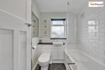 2 bedroom End of terrace house for sale in Briar Road, Watford, WD25
