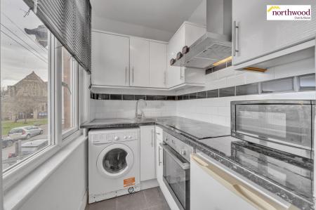 1 bedroom Flat for sale in Durban Road, Watford, WD18