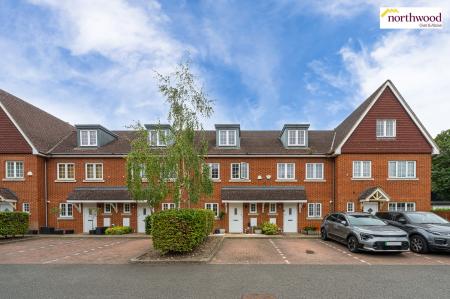 3 bedroom Town house for sale in Rickmansworth Road, Watford, WD18