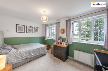 3 bedroom Town house for sale in Rickmansworth Road, Watford, WD18