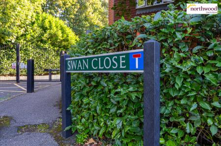 2 bedroom Flat for sale in Swan Close, Rickmansworth, WD3