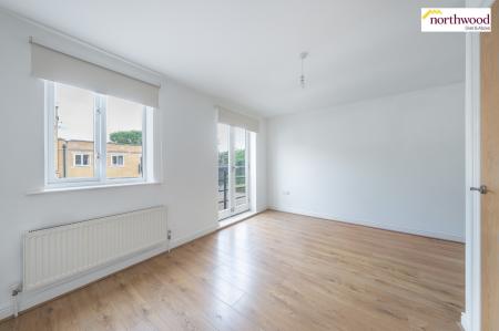 4 bedroom House for sale in Wander Wharf, Kings Langley, WD4