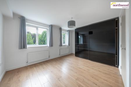 4 bedroom House for sale in Wander Wharf, Kings Langley, WD4